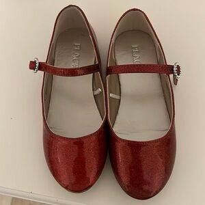 Children place Christmas shoes